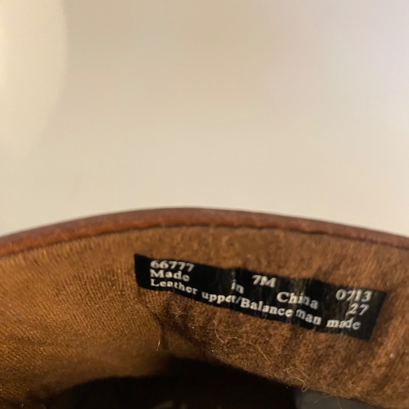 Clarks Leather Ankle Boots with Inseam Zipper - Size 7M - Picture 8 of 9